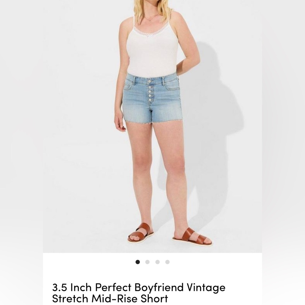 Torrid 3.5 Inch Perfect Boyfriend Vintage
Stretch Mid-Rise Short Size 20